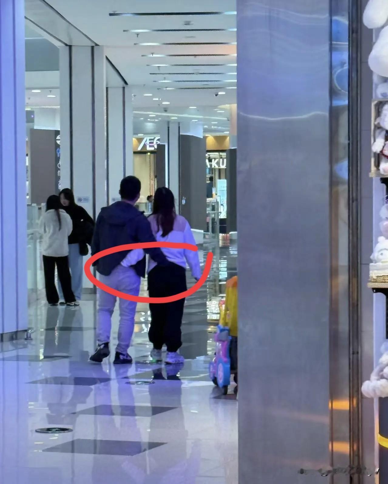 现在年轻人怎么了？

居然在大庭广众之下堂而皇之…

这到底是几个意思？
春日生