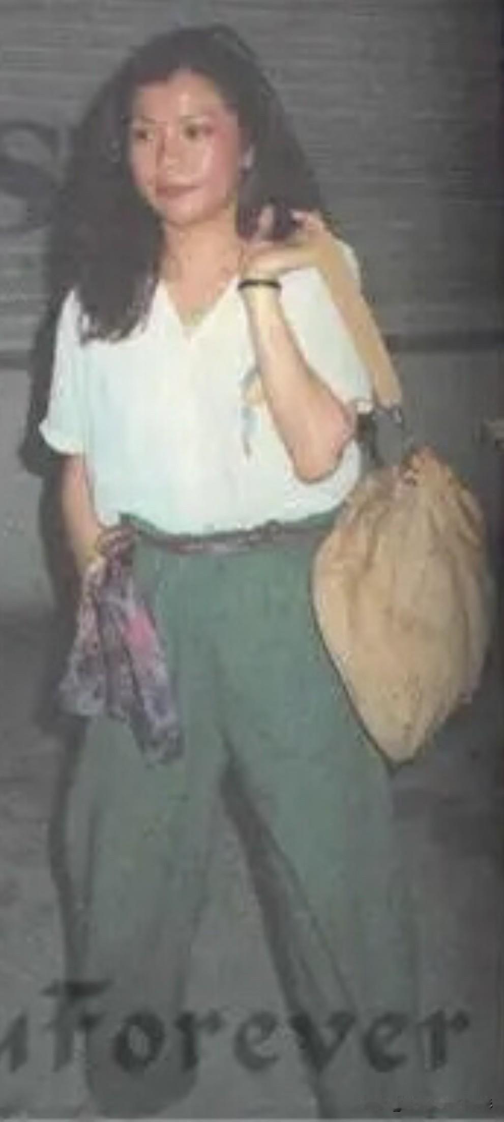 🎆永远的翁美玲👉最美初见
选美路上的翁美玲，
脚步快得像赶一场青春的约定。