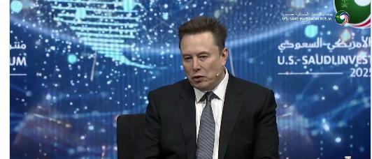 马斯克在沙特投资论坛上面说，人工智能和人形机器人最有可能的结果是将会消除贫困，而