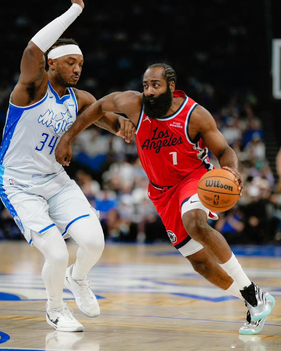 31分5板8助 W4L11[15/82]个人发挥还不错，身体状态保持也挺好，可是