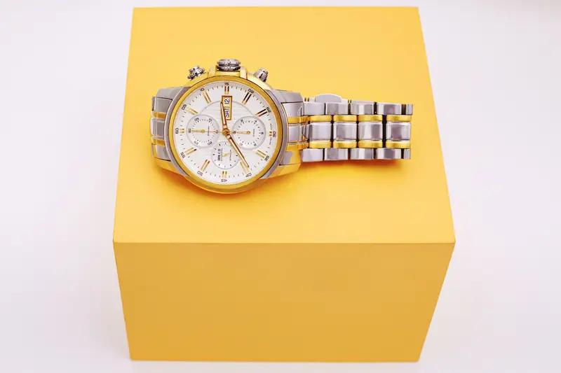 1月10日浙江杭州，胡先生买了一只二手金表，花了7万3，商家承诺这是22年的手表