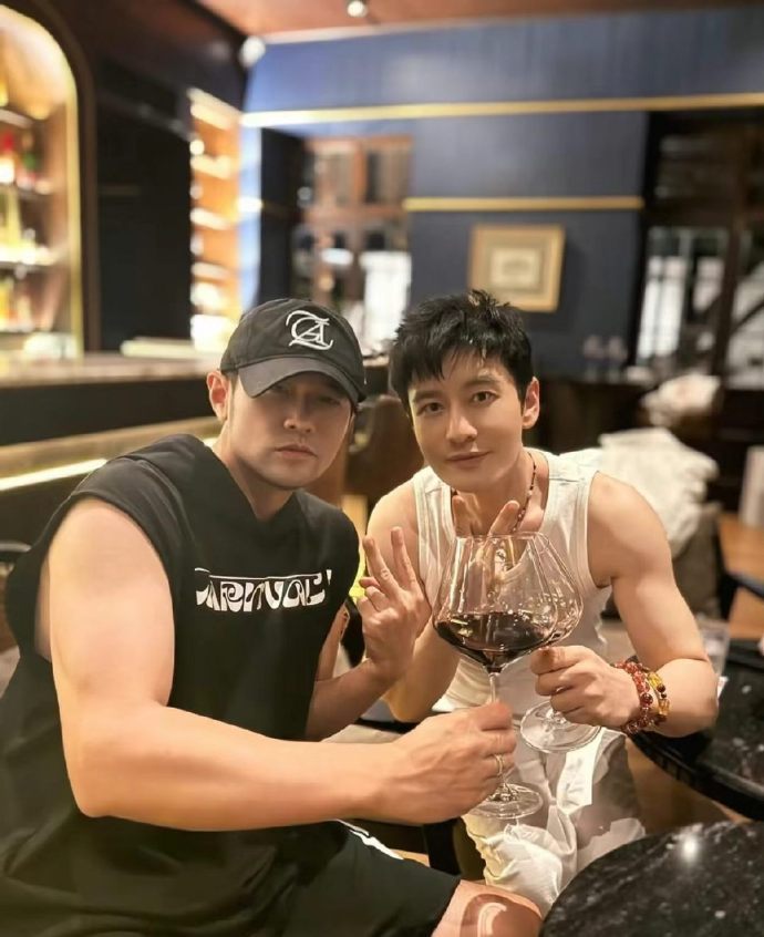 周杰伦黄晓明王俊凯中餐厅同框合照周杰伦黄晓明王俊凯同框合照梦幻同框来袭！周杰伦、