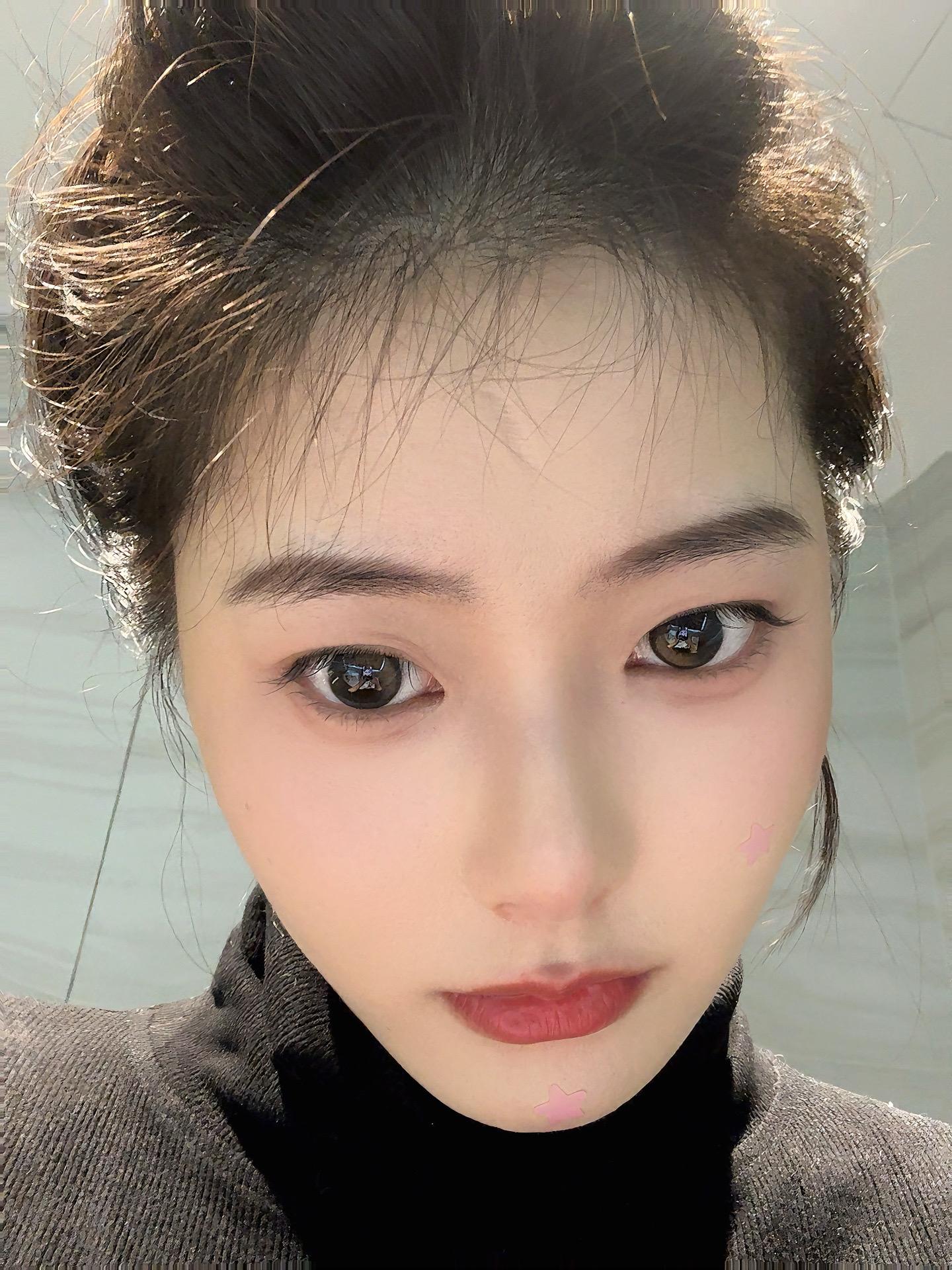 一人一张怼脸照氛围感