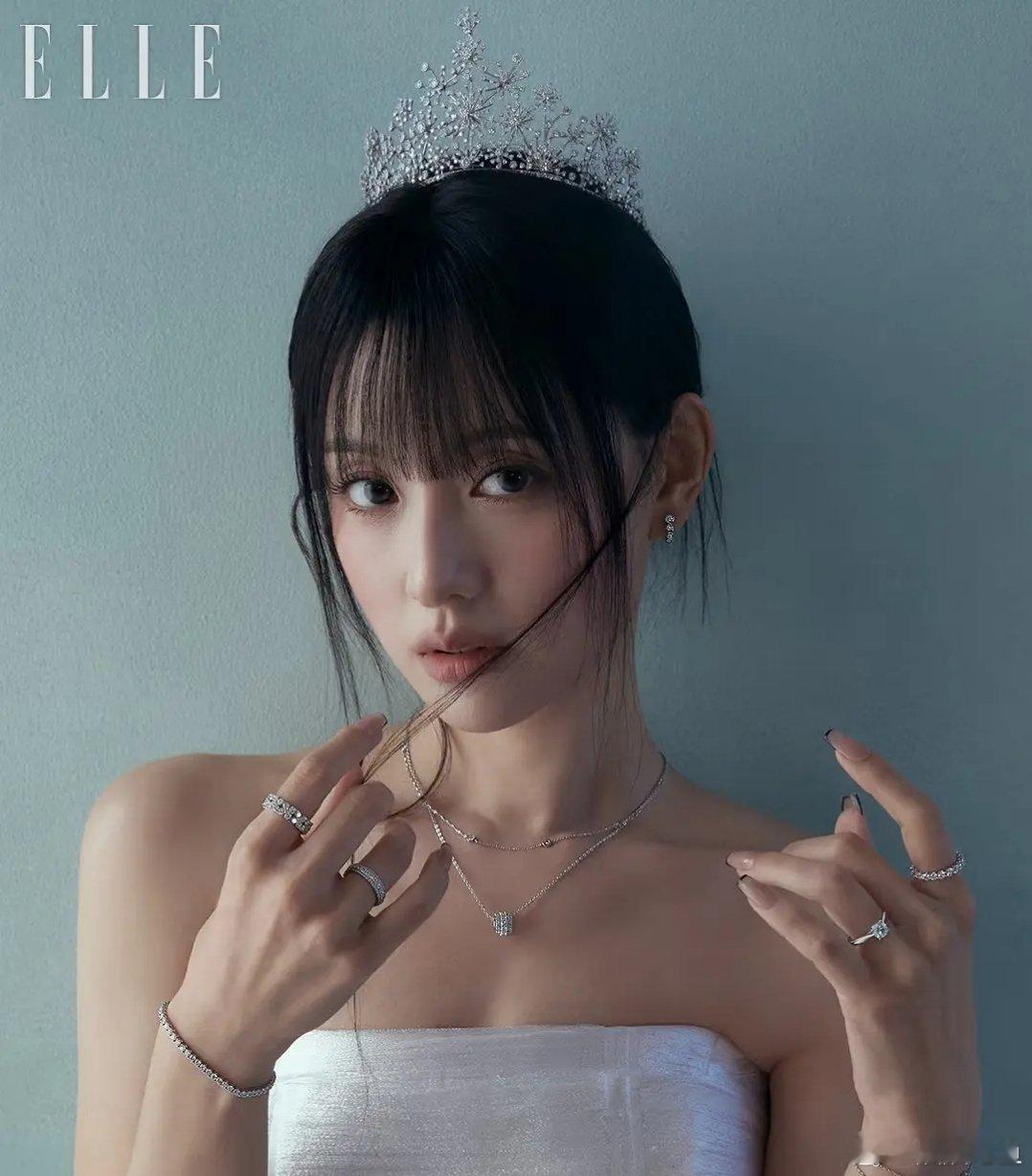 是妆容的问题么，怎么感觉金智媛和之前长得不一样了。 