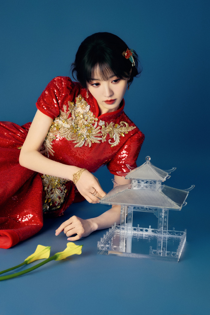 田曦薇央视春晚出图田曦薇央视春晚造型出图田曦薇央视春晚造型出图啦，好甜好喜庆！除