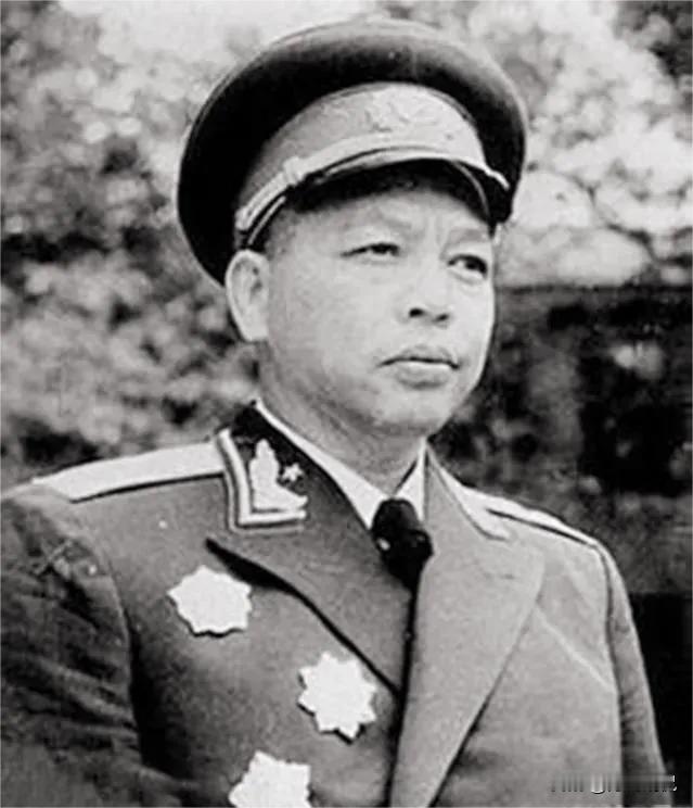 1939年，一地主将300名八路军接到家中休养，不料却被1200名日军包围。一番