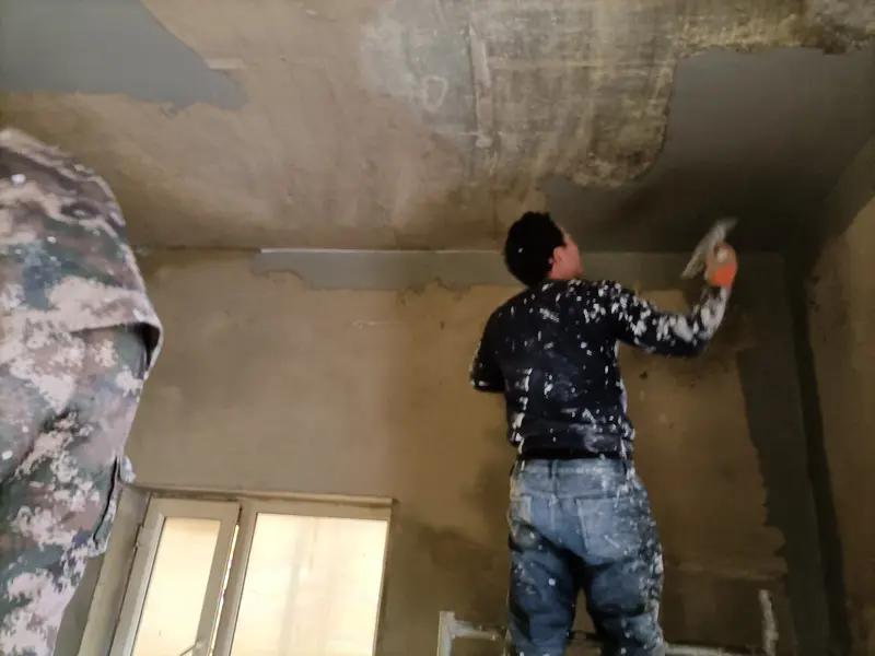 两个00后刮腻子一年营收100多万 别笑他们是体力活，这手艺你学不会！
 家人们