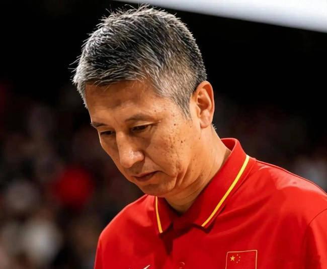 NBA中国赛2026要来了，火箭独行侠齐聚，王濛跨界亮相球迷日，这波热闹我先蹲为