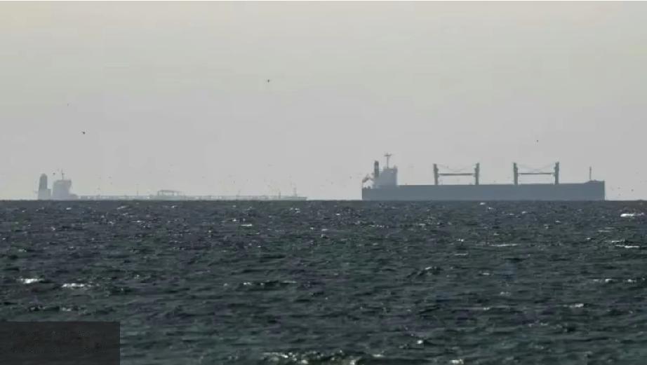 🔥美军扣伊朗货船，特朗普甩锅中国，中方直接硬刚！
 
事情是这样的：
美军在阿