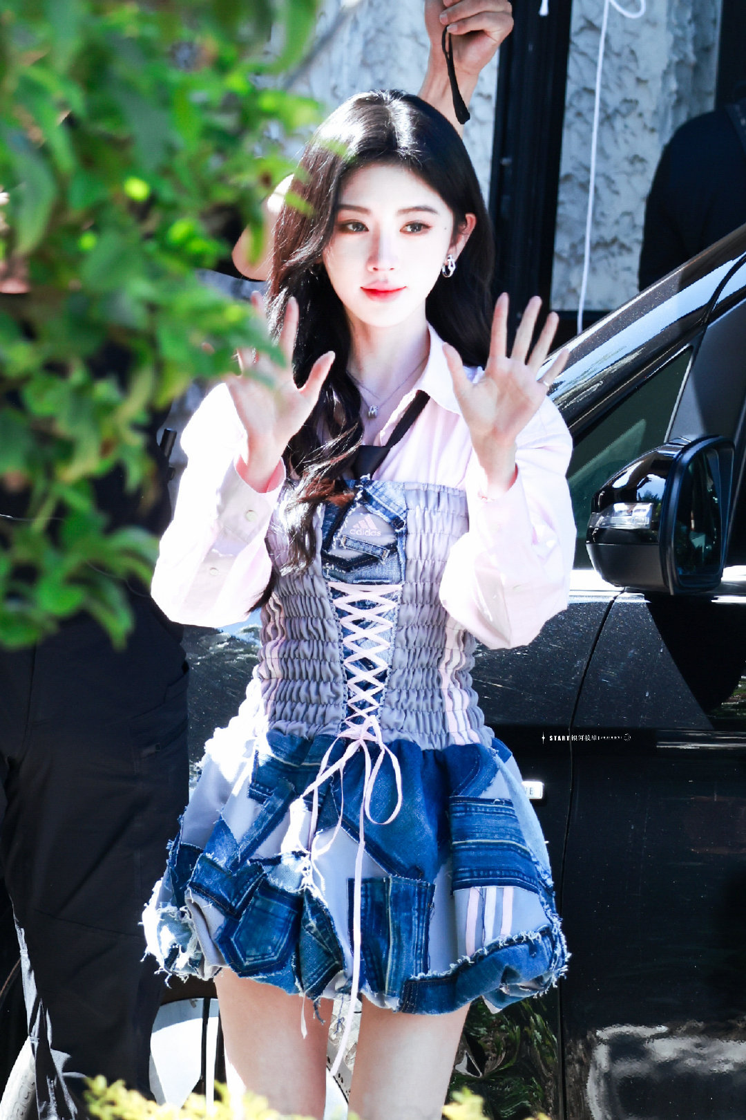 jjy鞠婧祎来战 jjy鞠婧祎阿黛 “玫瑰之所以是玫瑰，是风与光的眷顾，更是视线