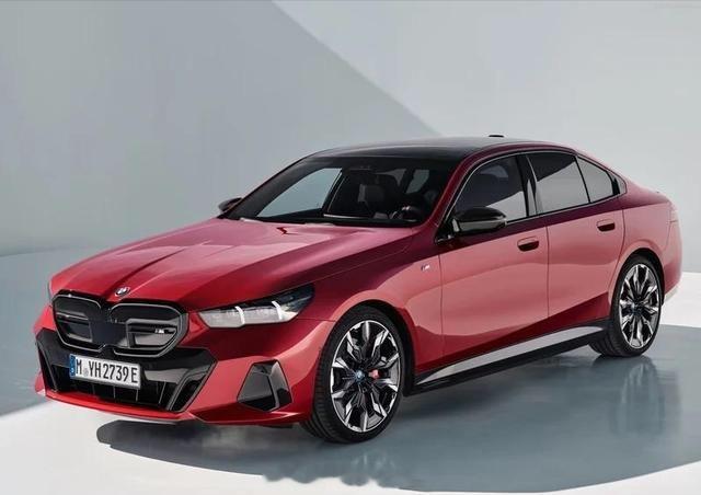 #新能源汽车# 【全新宝马i5实车亮相，外观变化较大，将采用纯电驱动】近日，从海