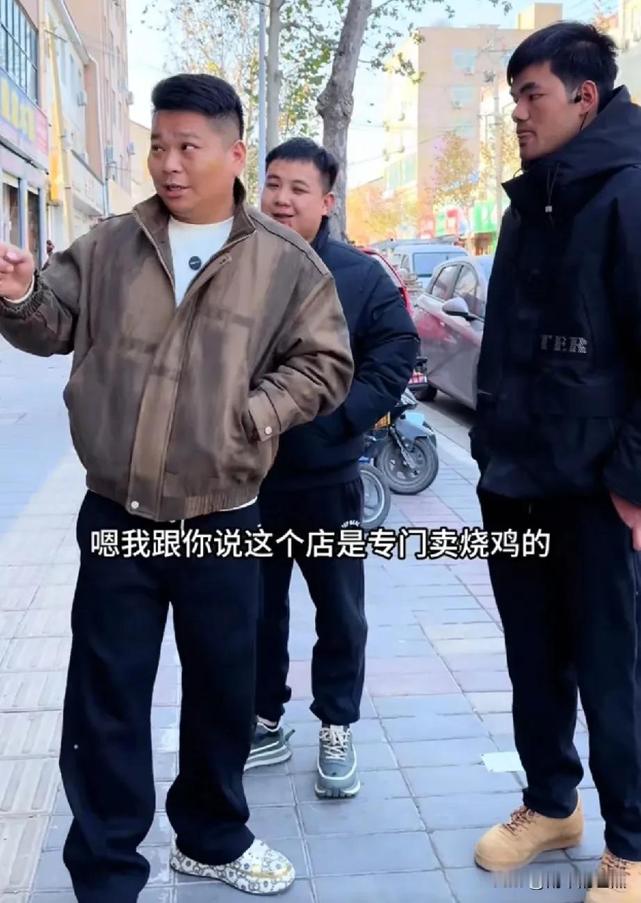 航哥带着庆阳，正式开启直播。为准备今晚的烧鸡专场，航哥带着庆阳及一众弟子，来到了