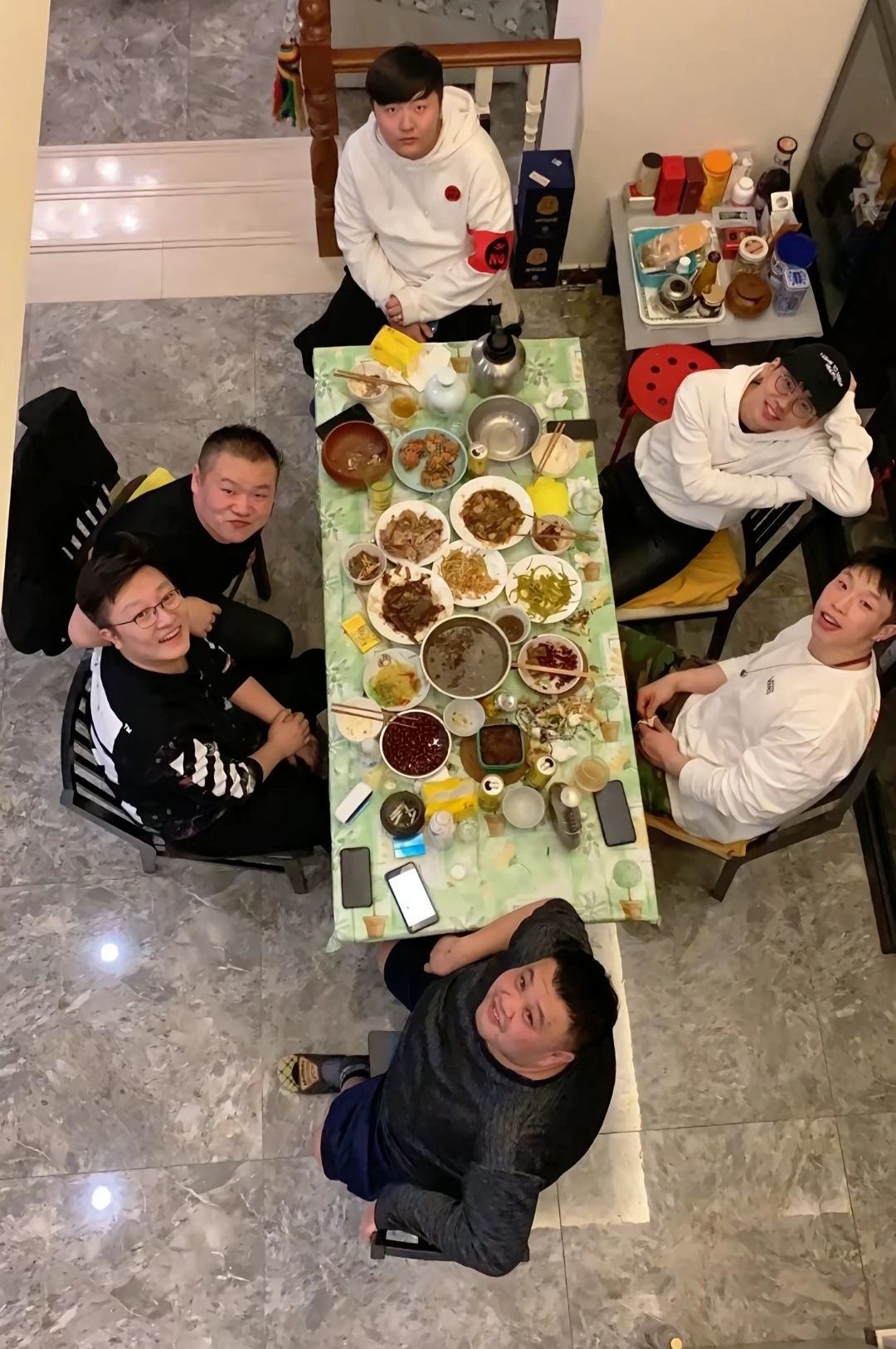 哥几个都多久没聚了 