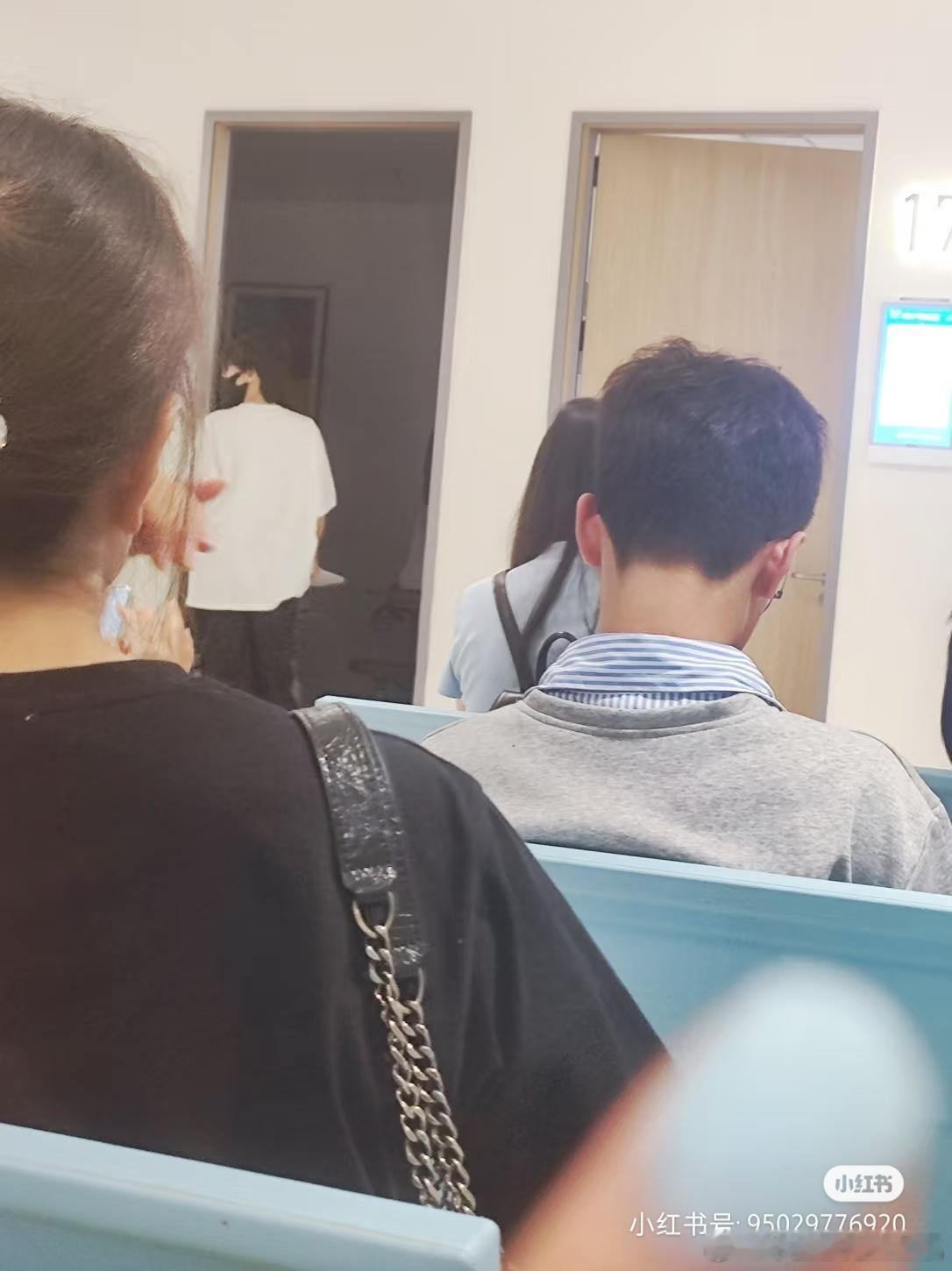 tg 今天有人偶遇陈思罕去看眼睛 ​​​