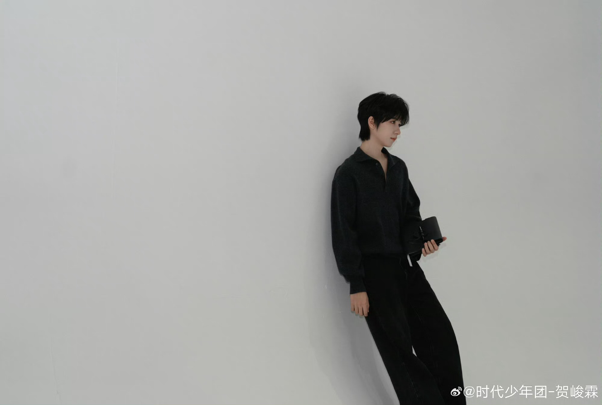 贺峻霖有仇当场就报被徐志胜逗了一下，贺峻霖当场反击，用拍照录像“制裁”对方，有仇