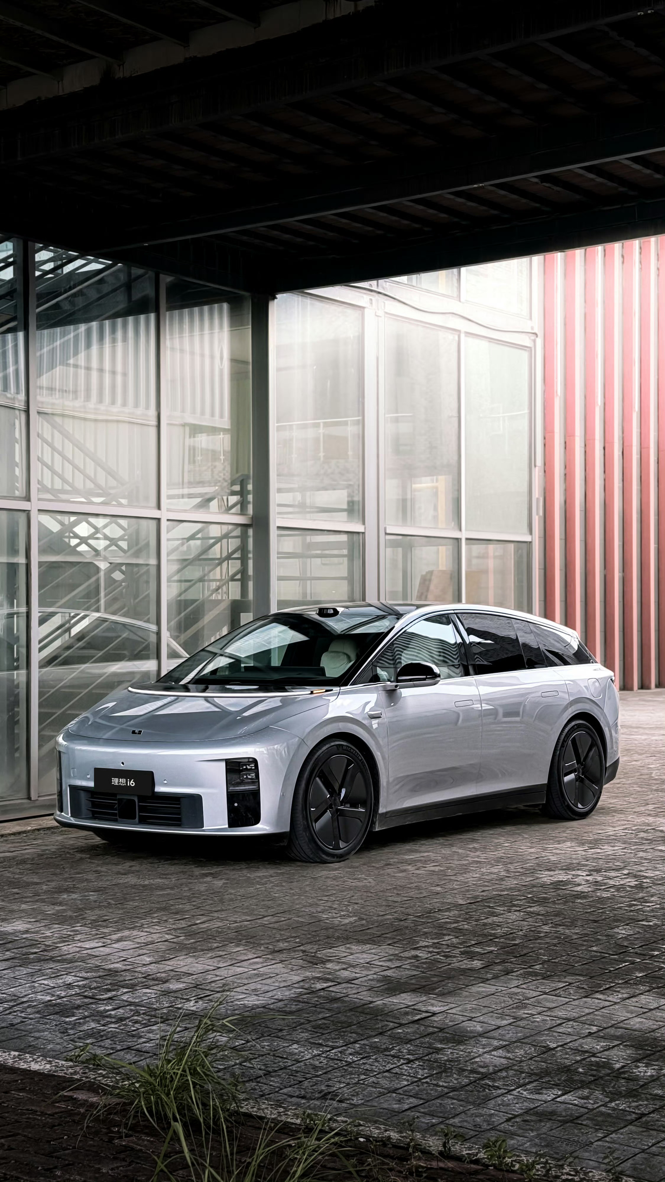 之前一直说理想i6是我认为的20万+这个价位最顶的纯电SUV，外观设计和内饰都很