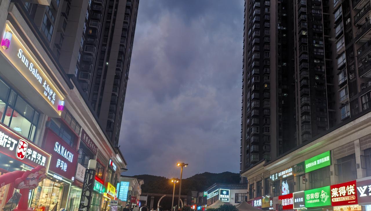 侯人解梦9：
梦解大便﹣--﹣有病者会轻。（但多半人会蚀财，如身沾粪便有财来）