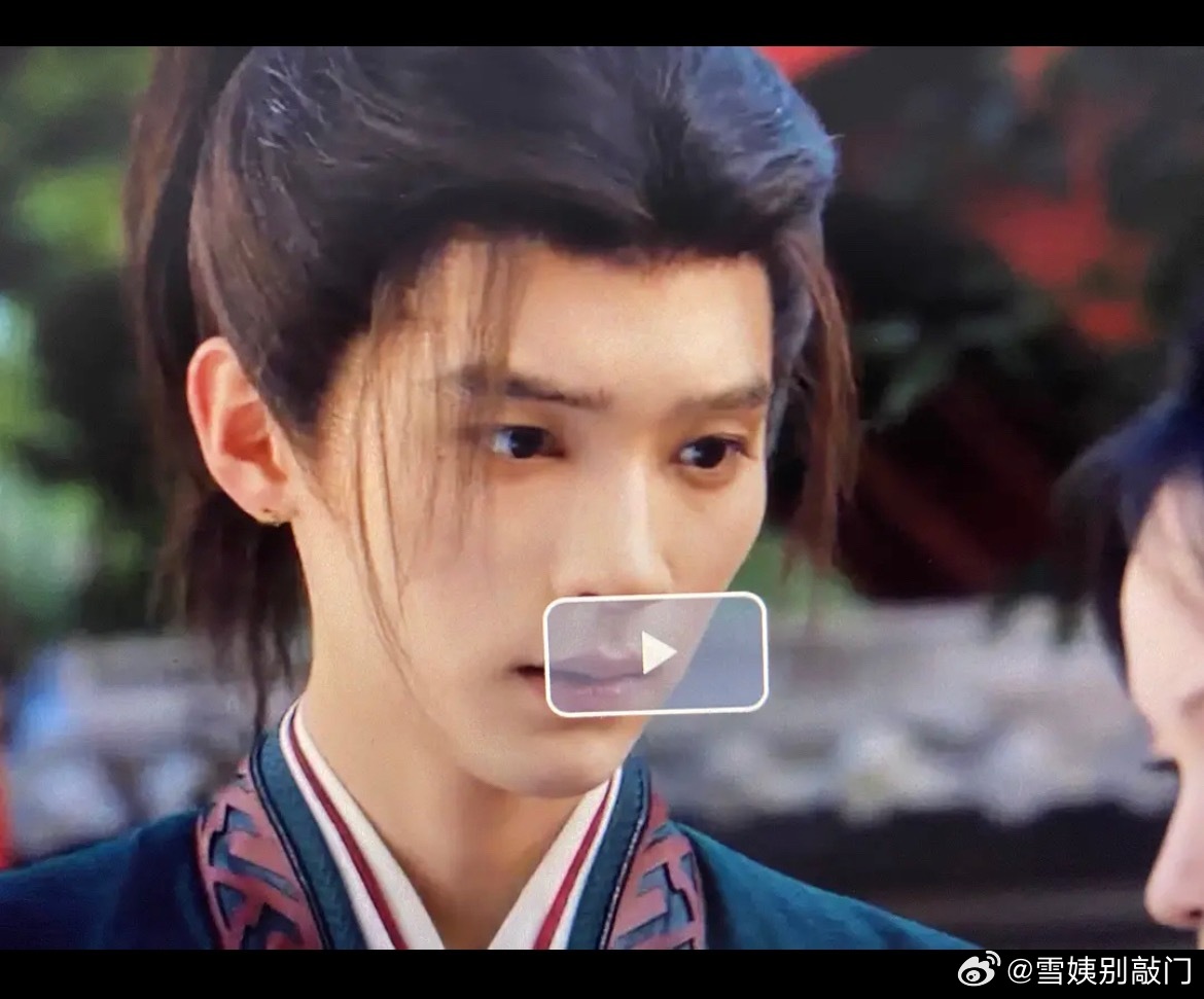 网友说之前以为周翊然演技还行，看了翘楚想说是绝对的诈骗
