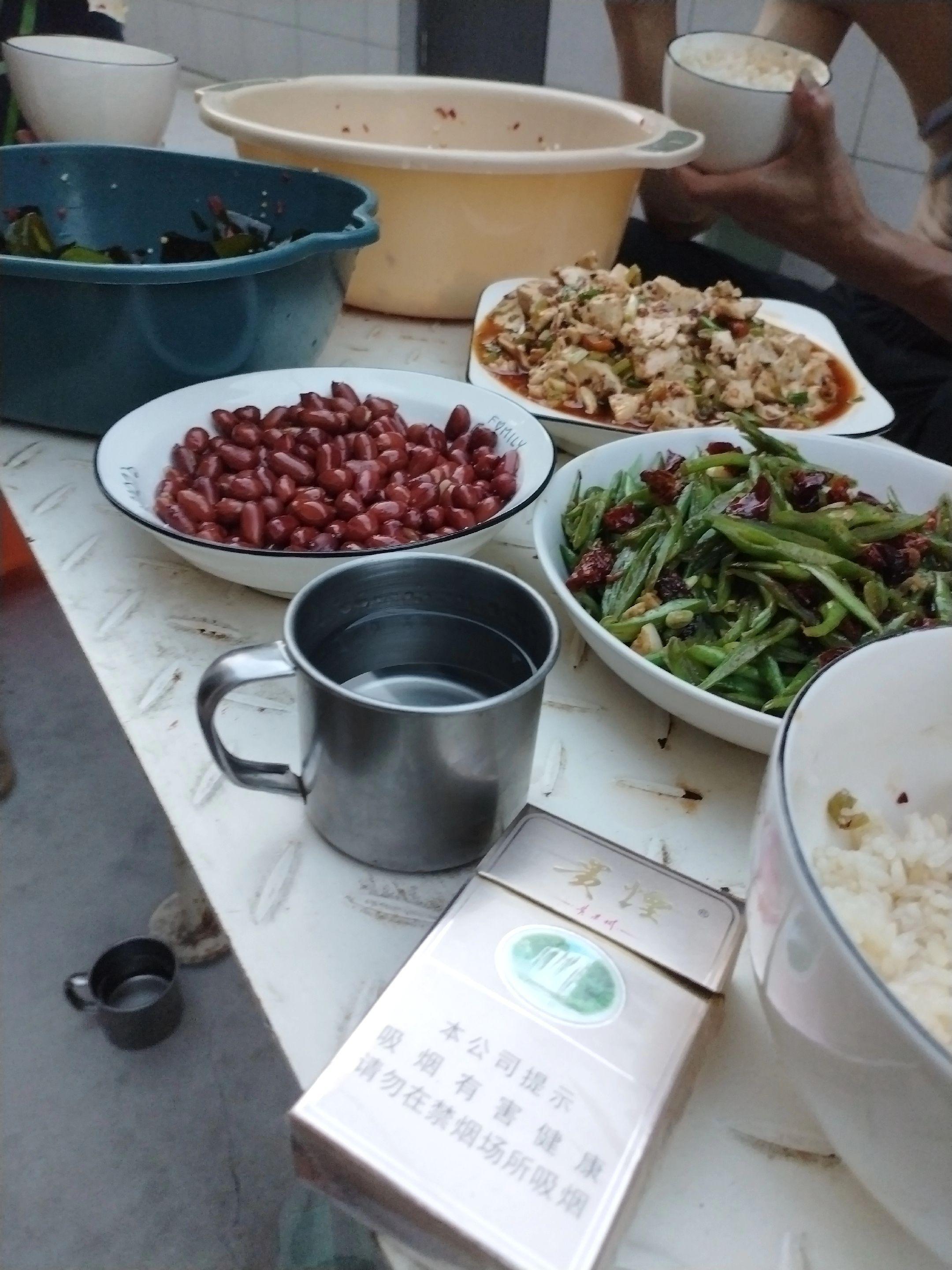 虽然知道钱很难挣  但也要请兄弟们吃饭