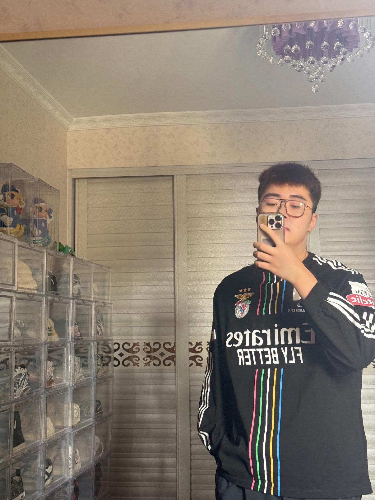 居家男孩。