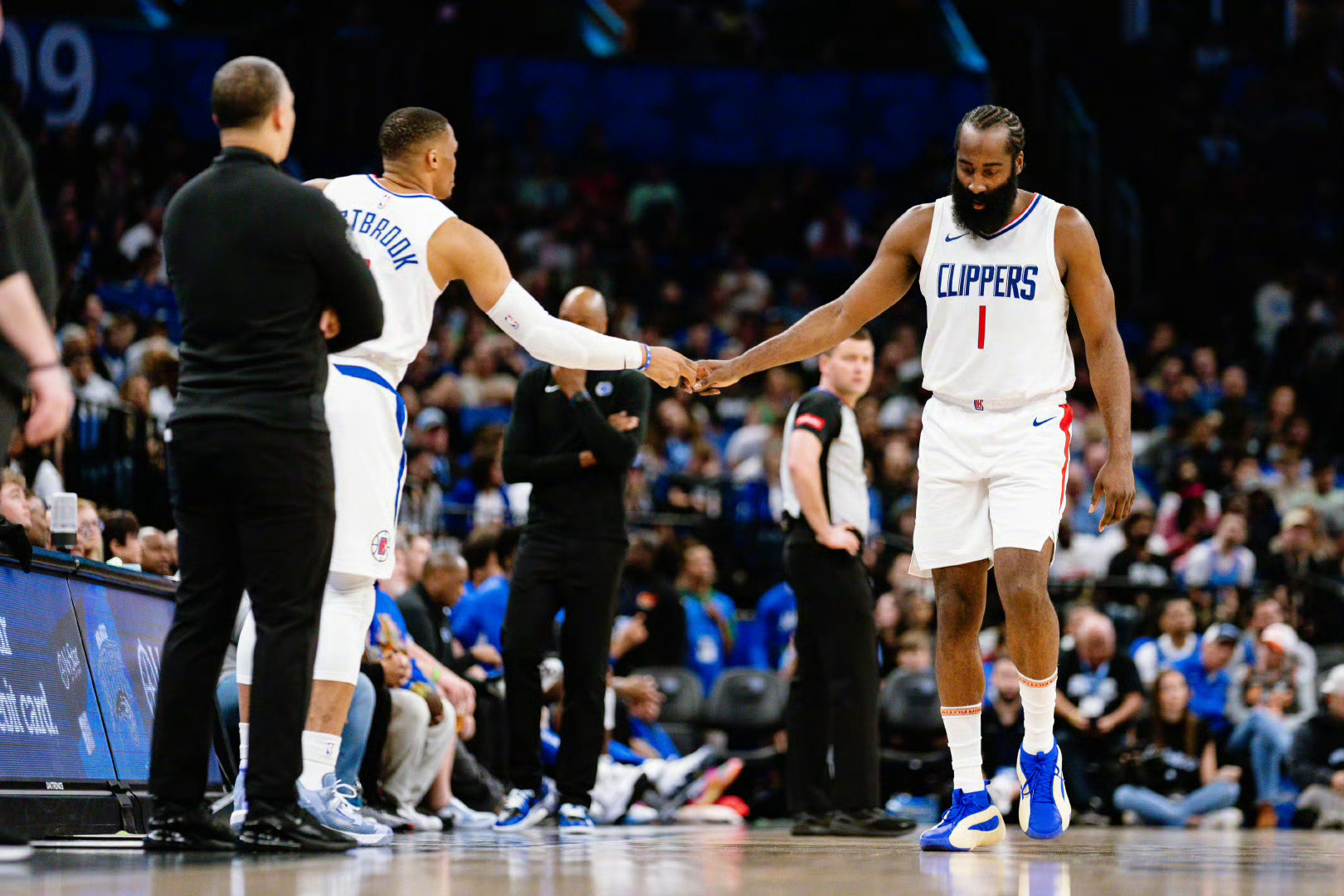 😢😢😢临近季后赛，哈登个人状态堪忧！过去12场，场均11.8分4.8篮板9