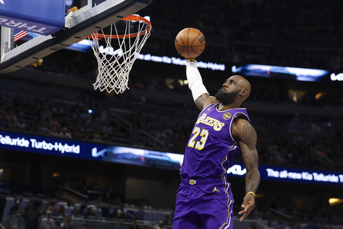 詹姆斯缺战雷霆 湖人更新了球队的伤病报告，詹姆斯因左脚伤病管理将缺席对阵雷霆的比