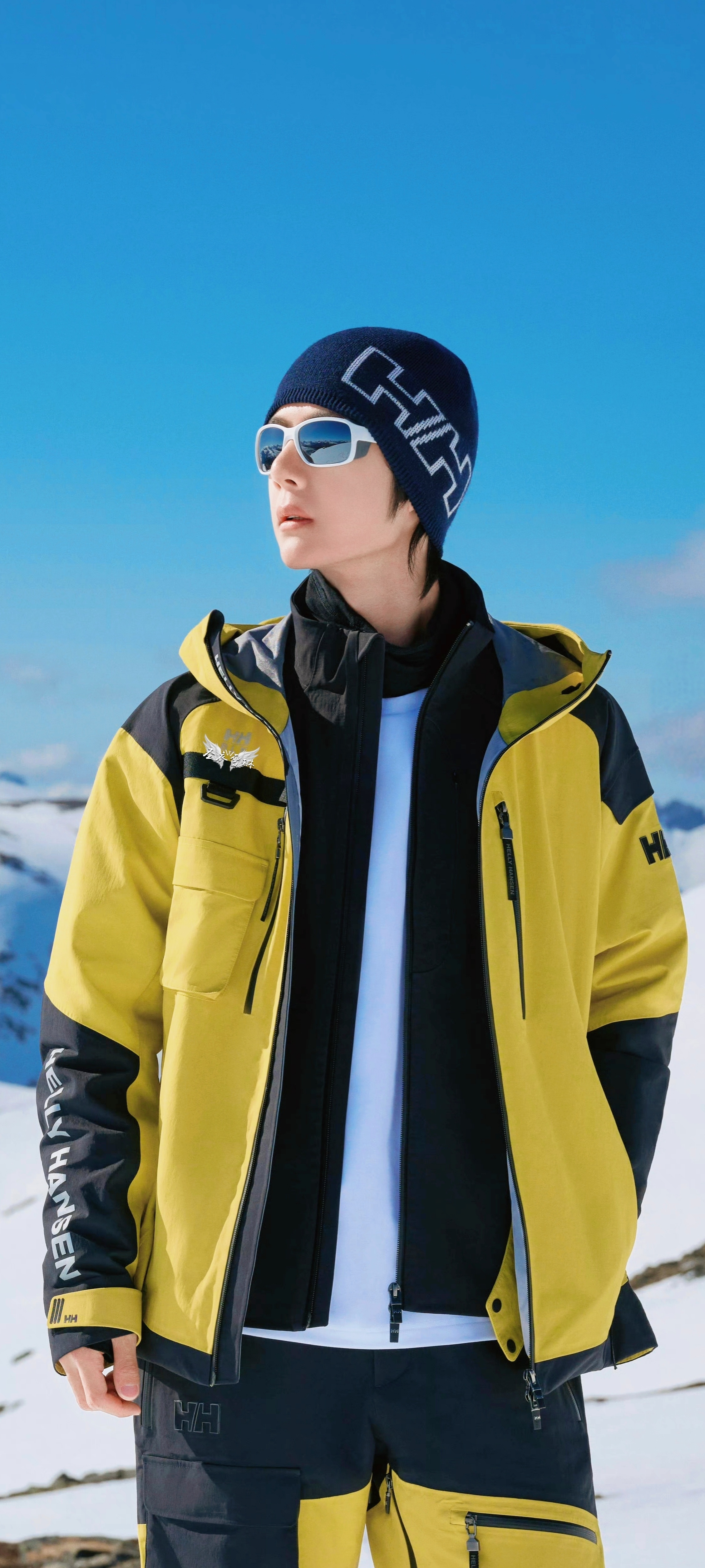 王一博雪山新图，💛💛💛💛很安心！壁纸送上 ​​​