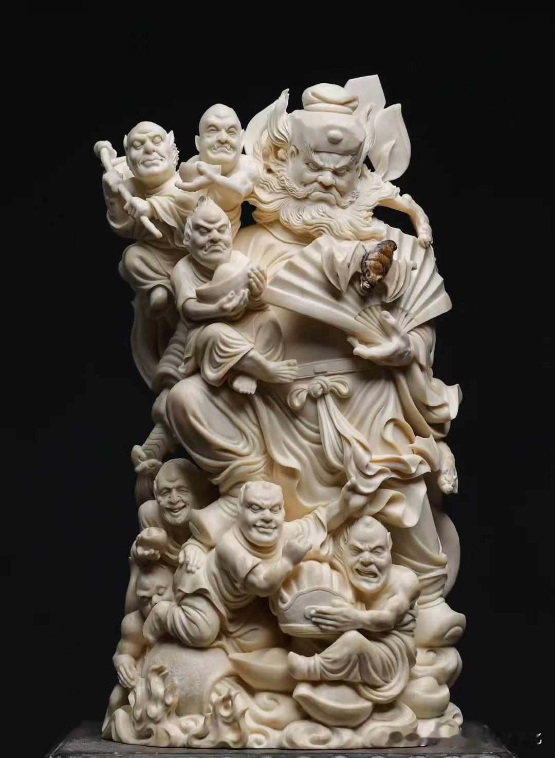 猛犸牙｜钟馗·七鬼运财

有些作品，一眼是“题材”，
再看，才是“气”。

这尊