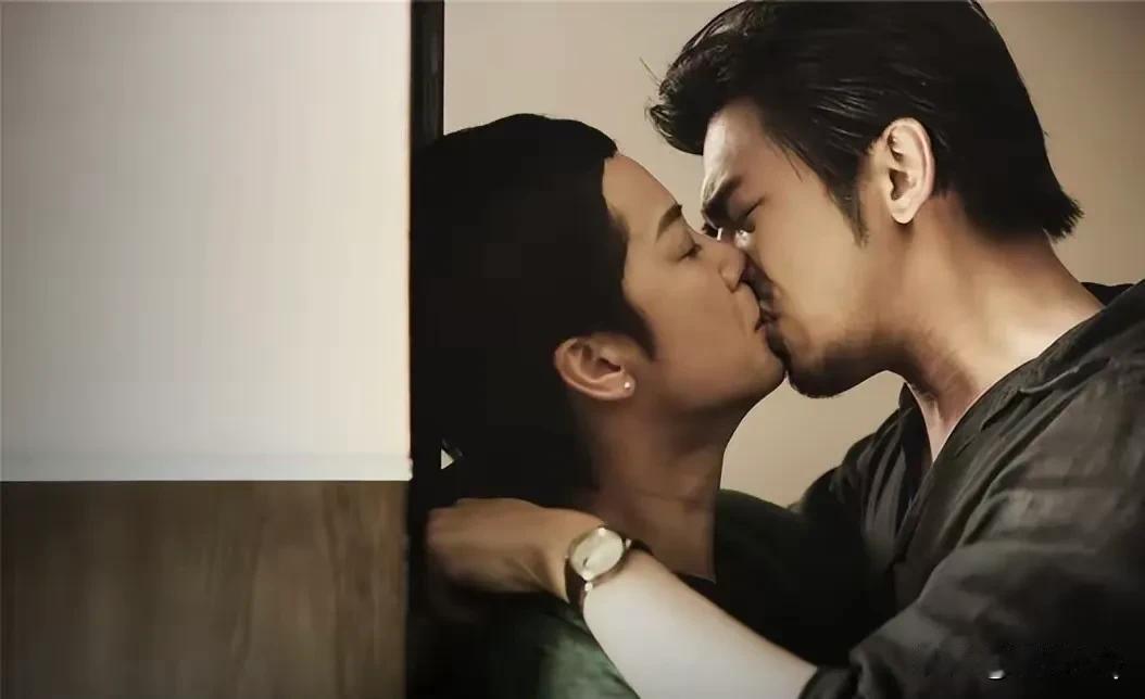 不得不说，陈柏霖在电影《再见，在也不见》演技还是可以的。

当陈柏霖比自己大很多