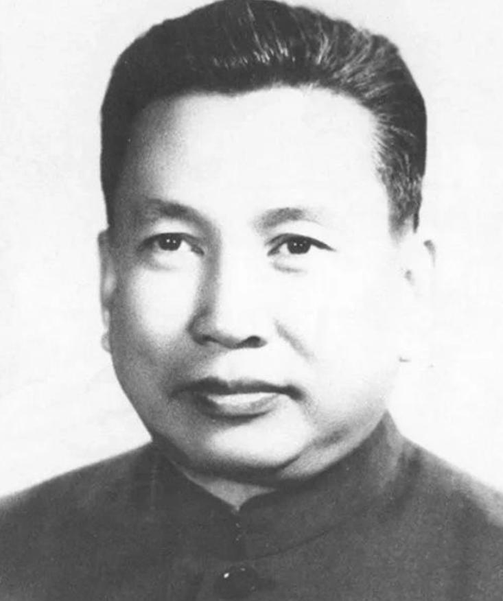 1985年，年至花甲的波尔布特，行为令人发指。他给自己分配了一位20岁出头的貌美