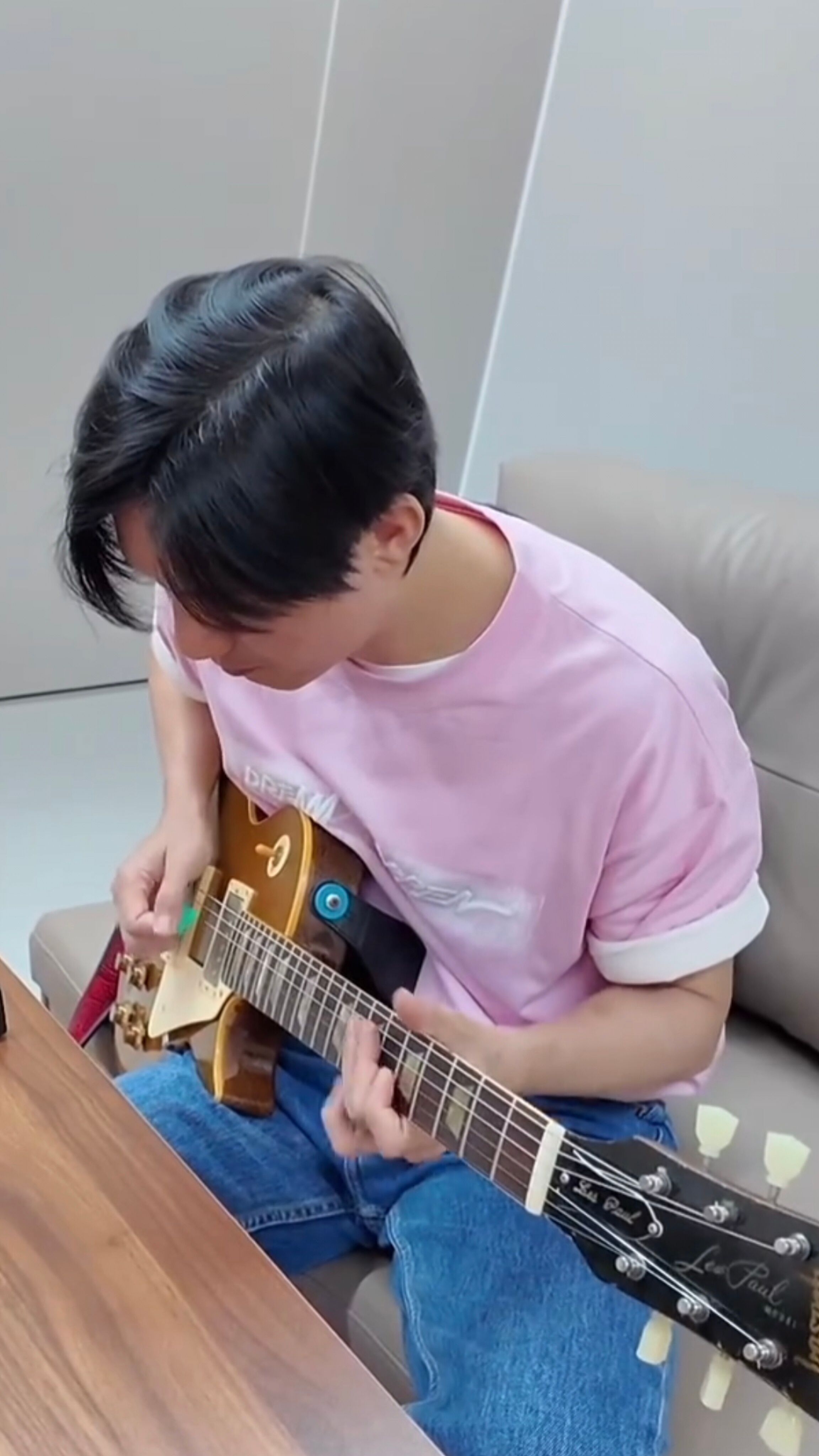 好幸福的手……但为什么这件衣服也要打底啊！ 