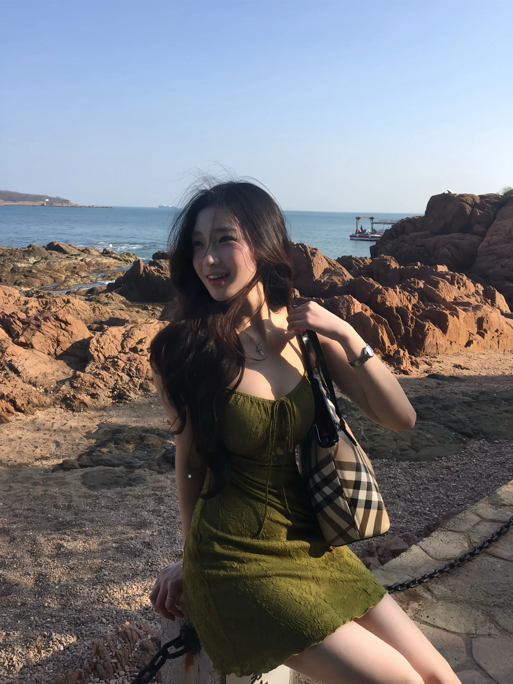 看着你笑我好像就足够