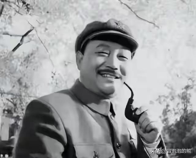 请停留三秒钟，为贺龙元帅献花
3月22日，是贺龙元帅诞辰130周年纪念日。
贺龙