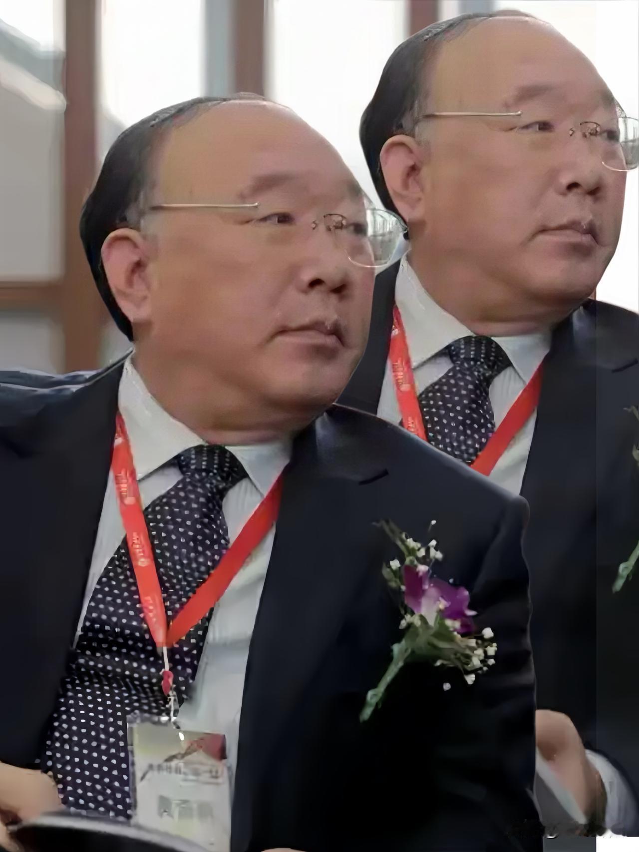 老黄翻车了，这次翻了很多人无法接受。

不是因为他出事，而是因为曾经对他的信任，