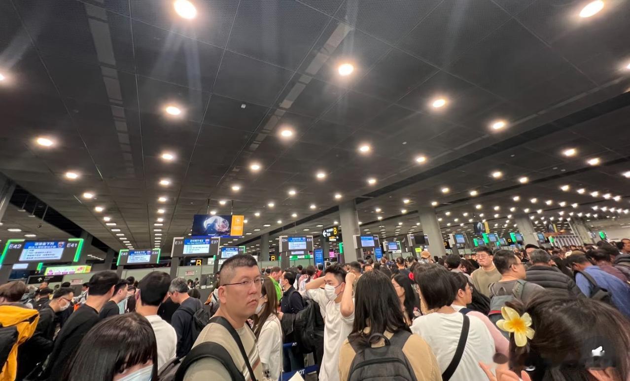 比国内春运还可怕的泰国，机场人山人海！