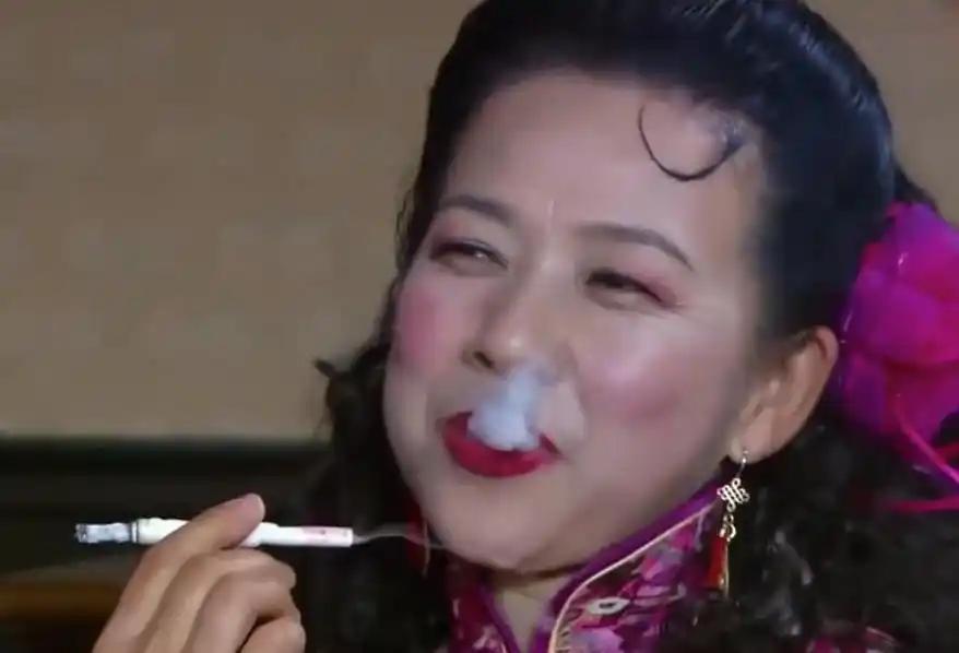 看了鸨鸟怎么交配，才知道古代青楼的老板娘，为何叫“老鸨”！
都说“造谣一张嘴，辟