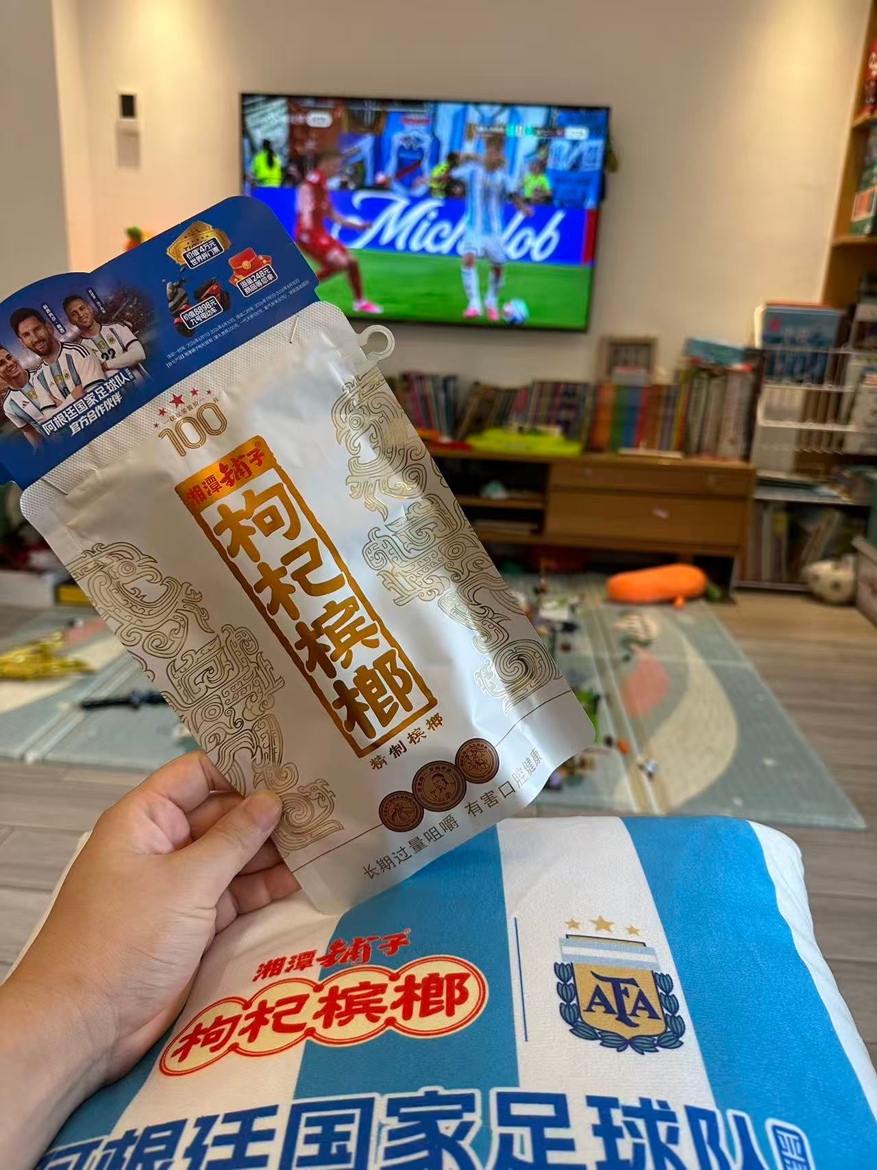 瑞士队全场防守密不透风，阿根廷前90分钟只有一次射正——就是那个进球。但加时赛的