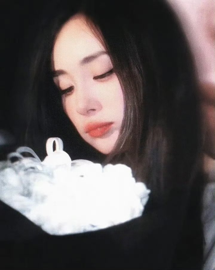 杨幂 没有谁是特殊，但是每个人都是独一无二，都有存在的必要，然后去爱，去受伤，去