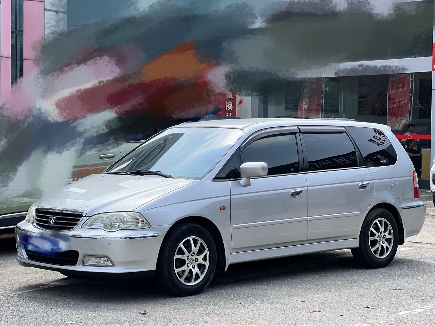 谁说老车就一定邋邋遢遢，只要遇到爱车的主人，经历21年岁月洗礼，依旧如...