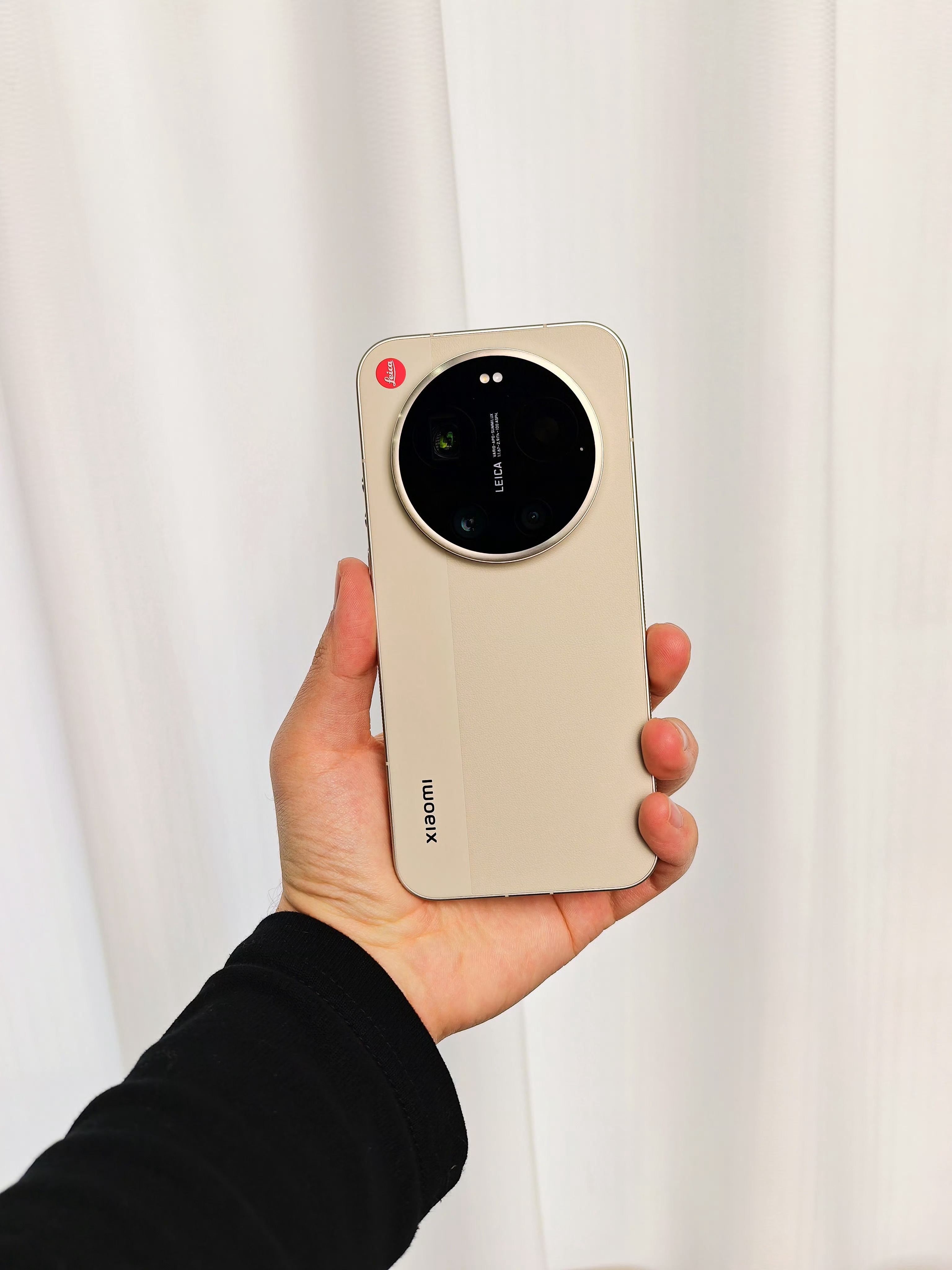 富士mini Evo那种拍照玩具，换壳贴上徕卡标，1500的价格直接翻倍，而小米