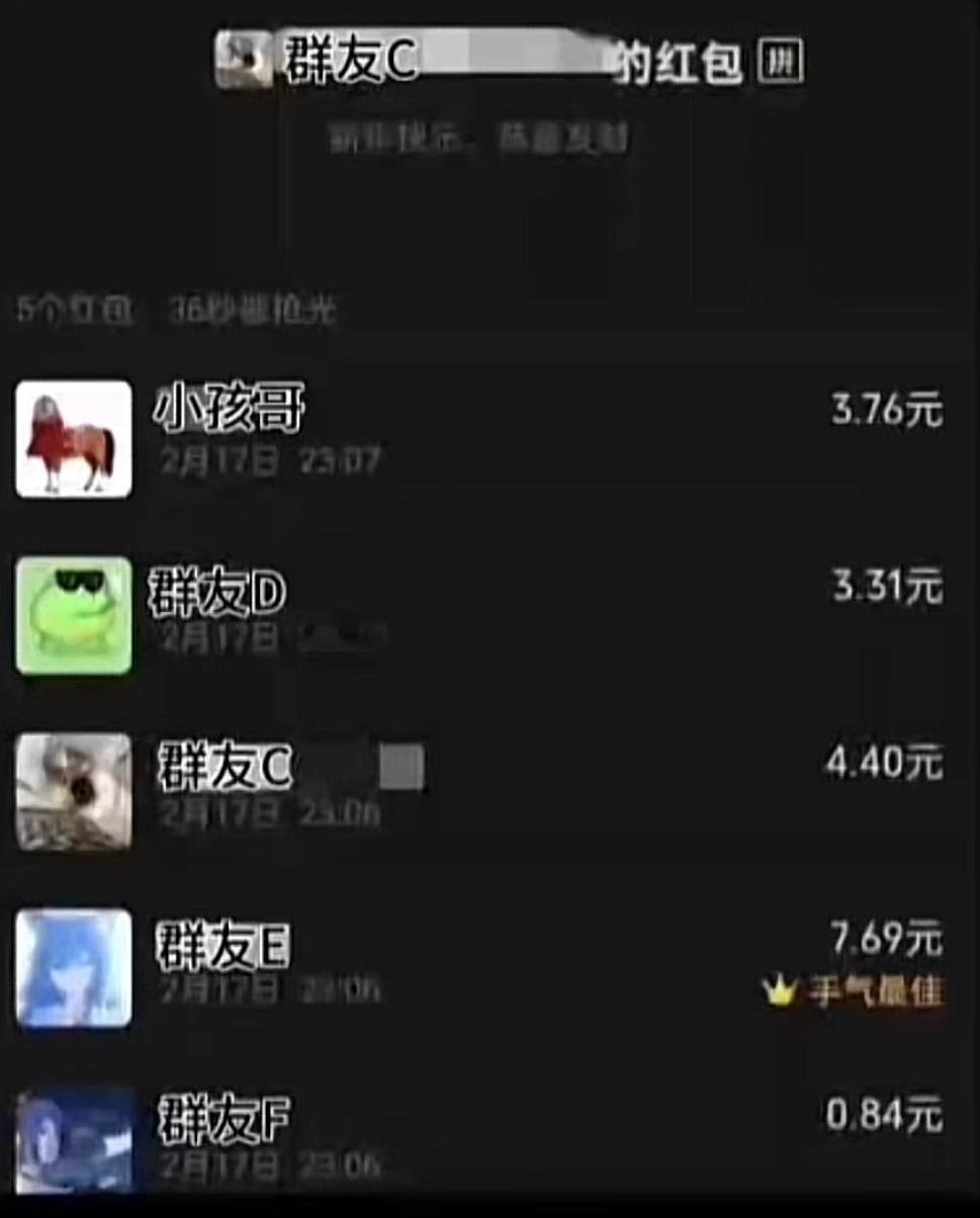 仅仅只是因为小孩哥在游戏里充了3块钱，父亲就直接喊来了帽子叔叔。
起因是过年的时