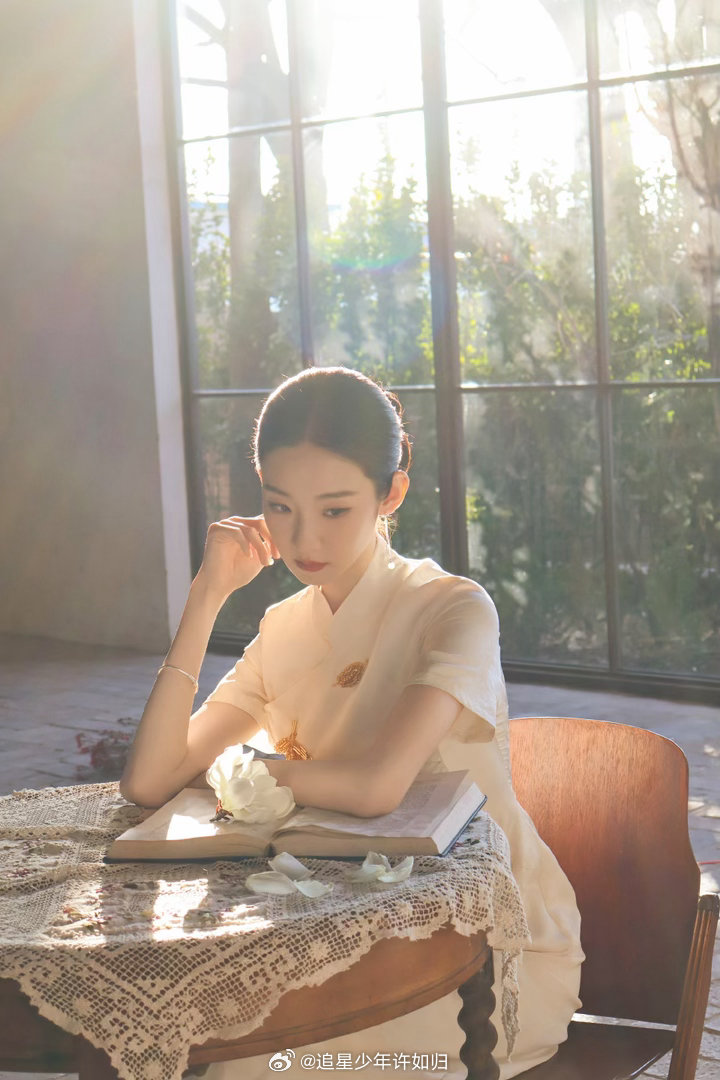 张艺凡发型光感十足 张艺凡的发型质感绝了！光感十足尽显精致，发量浓密不贴头皮，每