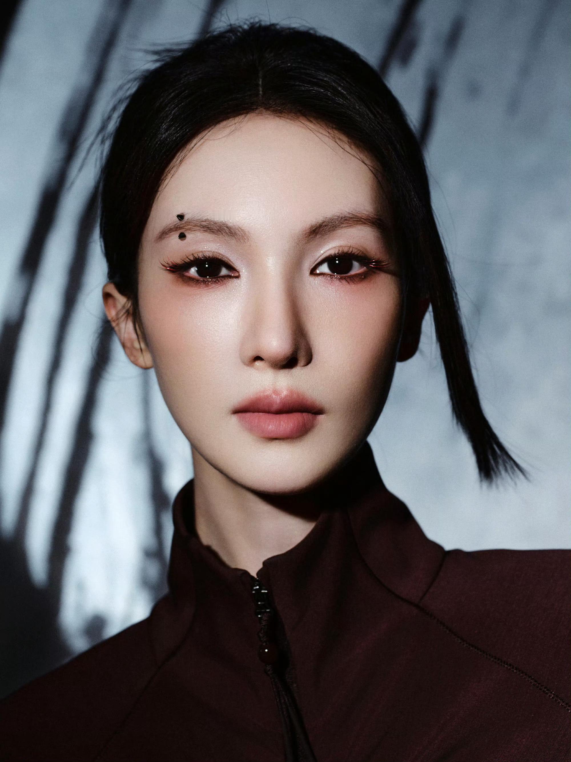 王安宇和金晨工作重合好多，一起演剧，一起上综艺，一起走秀，还一起干嘛了？有总结的