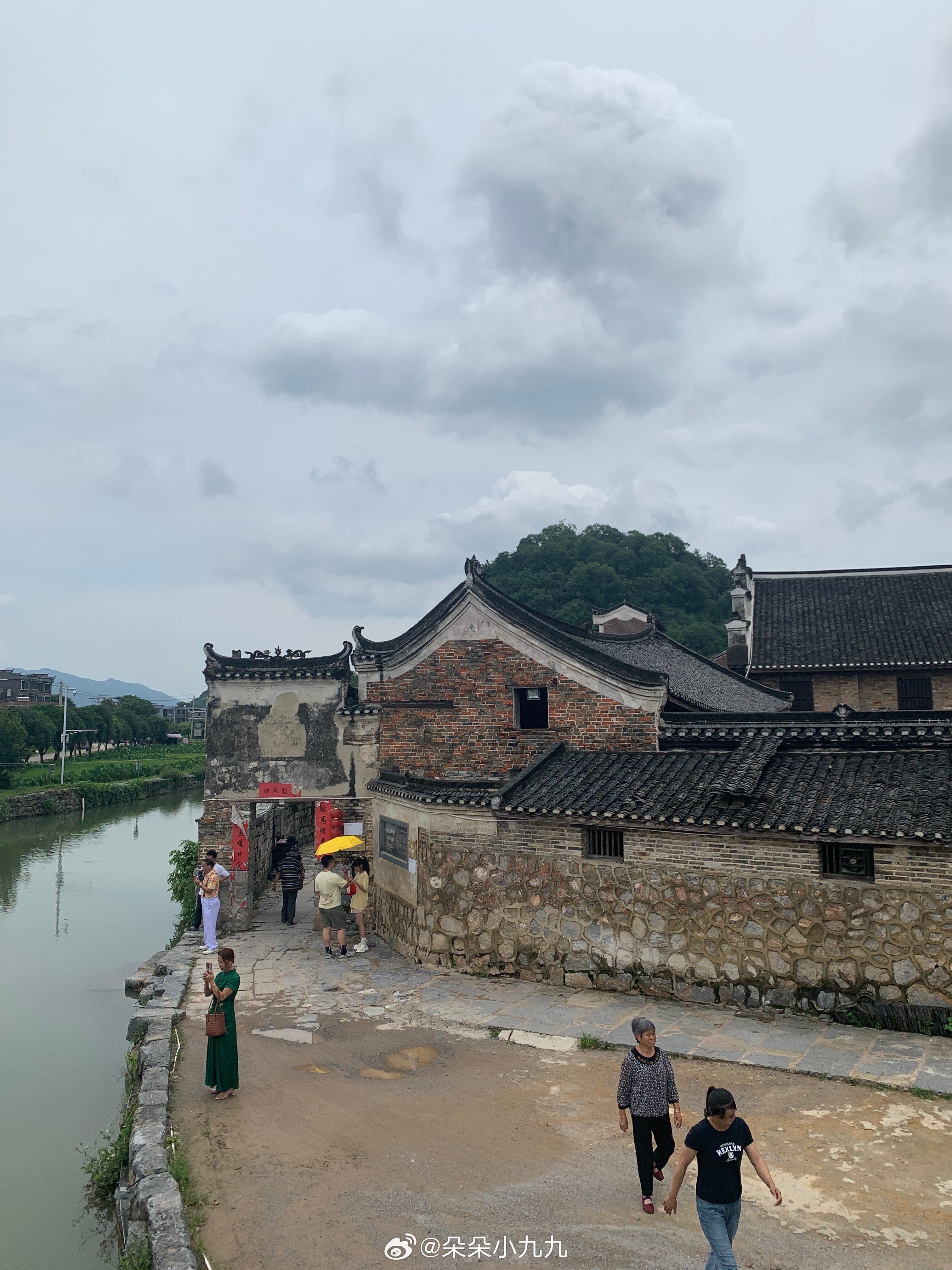 来古村落玩，大家还记得我以前介绍过湖南农村的建筑特色吗？看这图上很直观的体现了。