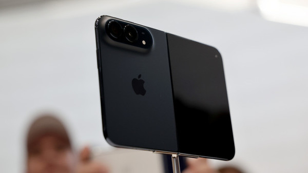 一机难求!iPhone Duo开启全球限购 每位顾客限购2台