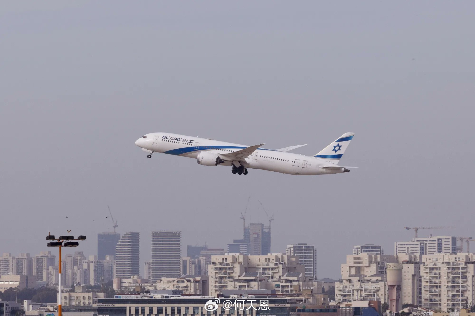 以伊之间一场全面战争已经来临以色列的国家航空公司“埃拉航空”正在从以色列各机场撤