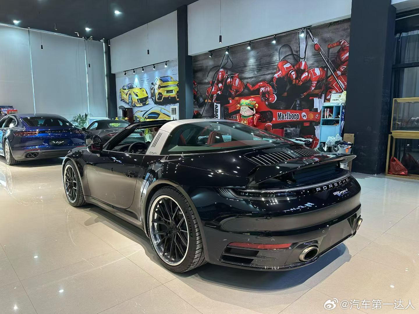 保时捷992 Targa，，高定版黑红配色？选配SC GT方向盘 BOSE音响 