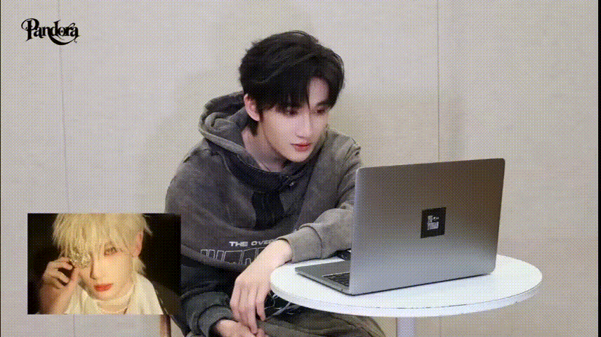 余宇涵看新歌MV 点开余宇涵新歌MV就舍不得快进，画面华丽、风格梦幻，他把王子的