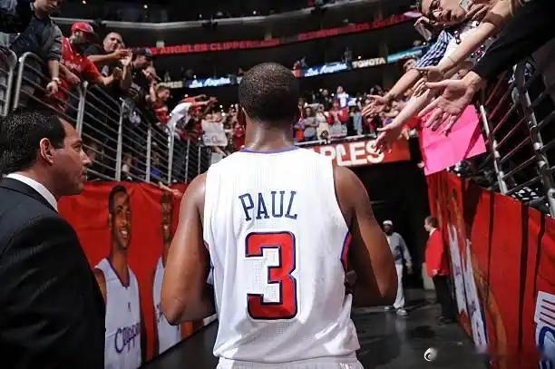 今日，快船官方发布声明与球队功勋保罗分道扬镳，并据保罗社媒表示，他在深夜被快船送