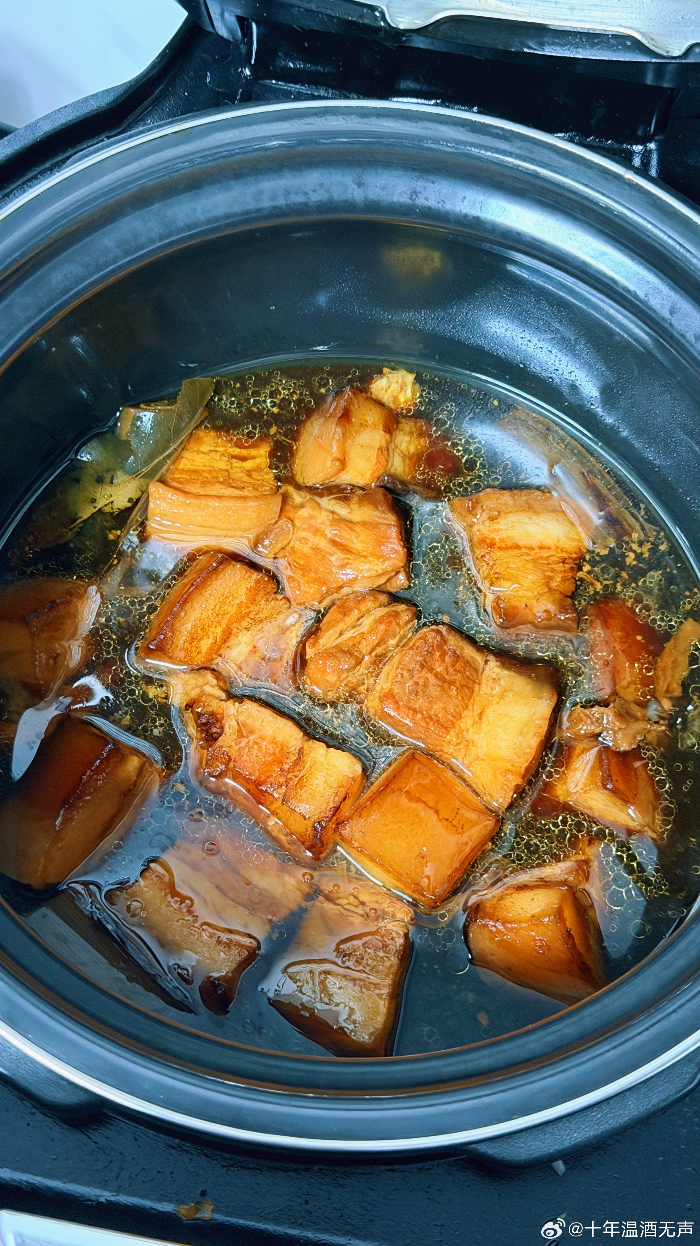 温酒打卡 做了一锅红烧肉，这次没有狠狠控油，控到有些硬的地步，因为主要目的是做给